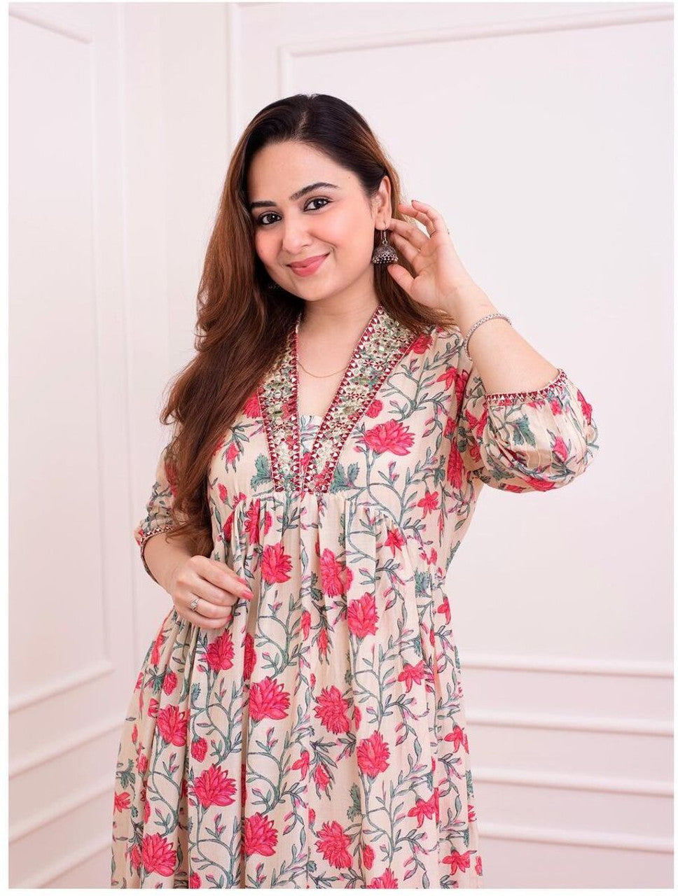 Cream & Pink Floral Rayon Printed Kurta Pant Set