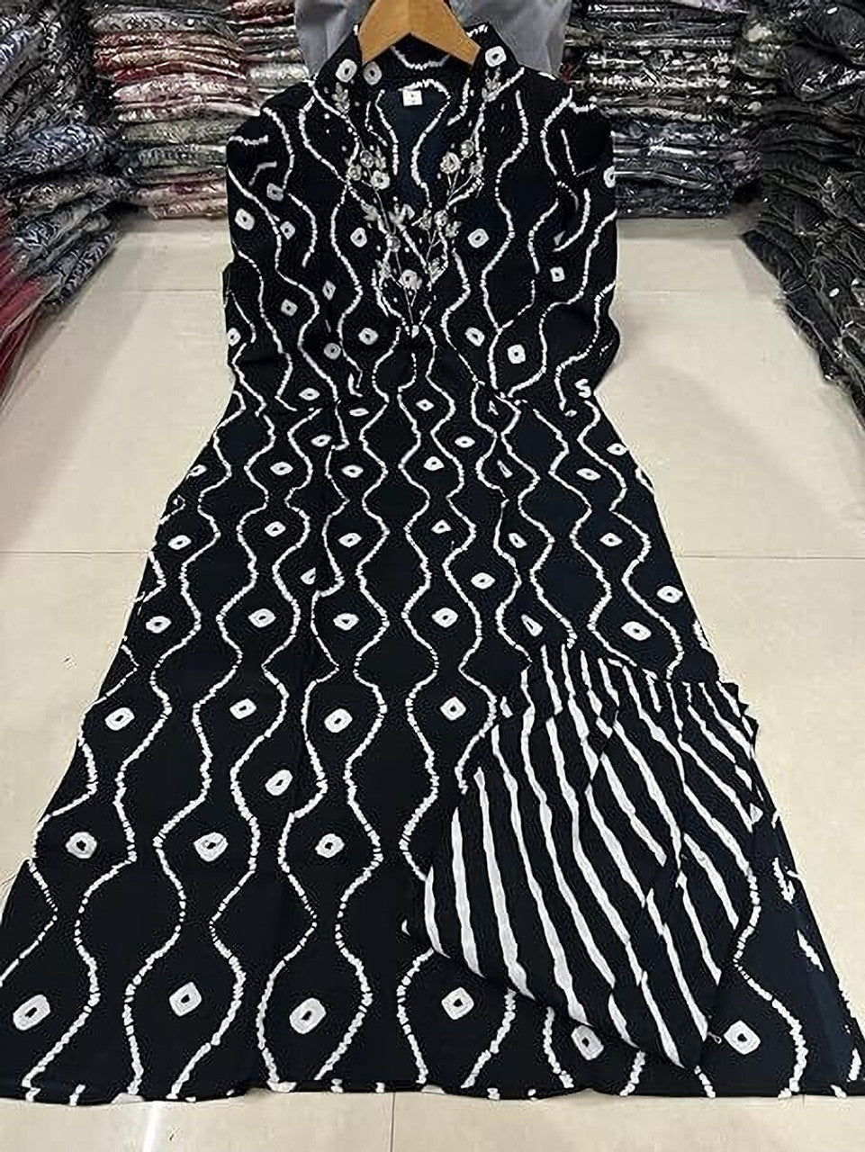 White & Black Leheriya Rayon Printed Kurta Pant Set